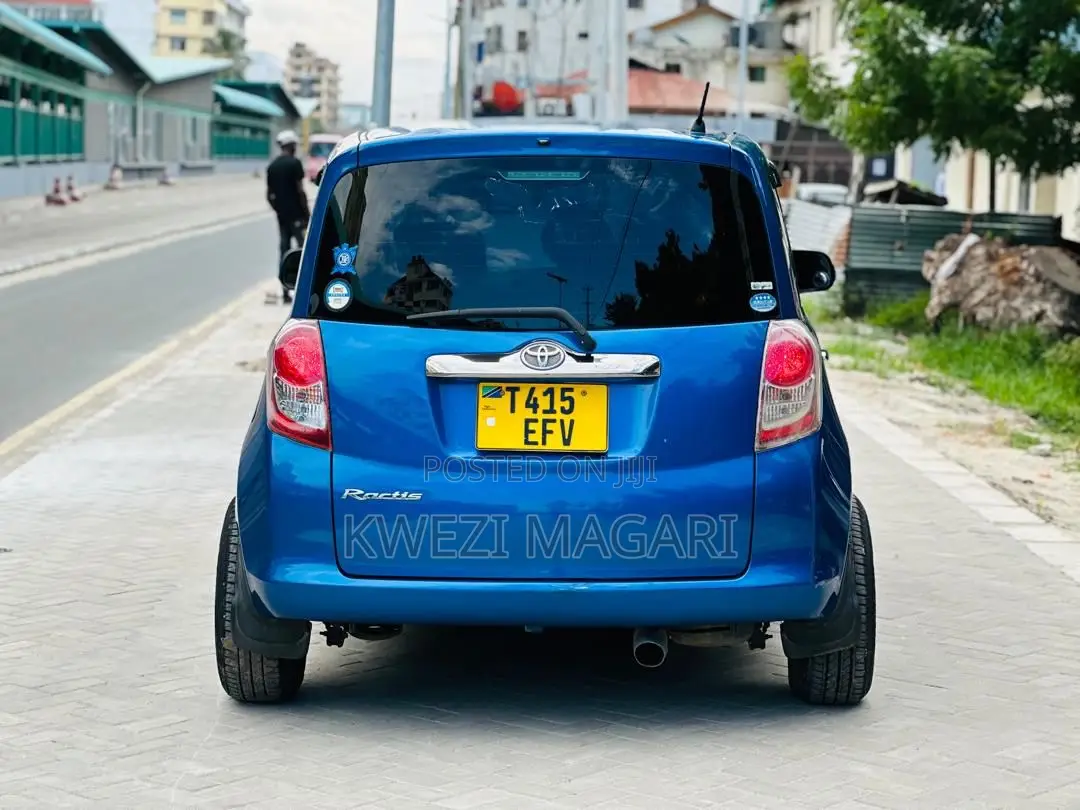 Toyota Ractis 2005 Blue
