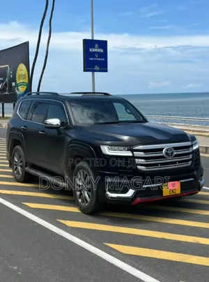 Toyota Land Cruiser LC300 2024 Black