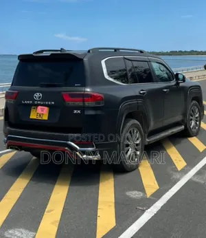 Toyota Land Cruiser LC300 2024 Black