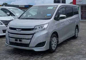 Toyota Noah 2018 Silver