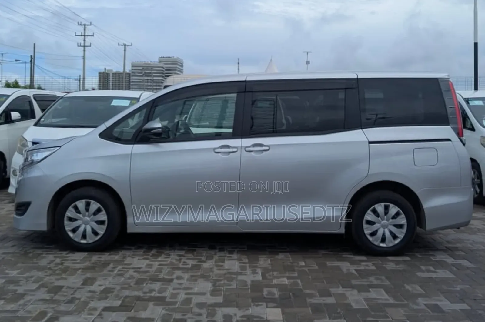 Toyota Noah 2018 Silver