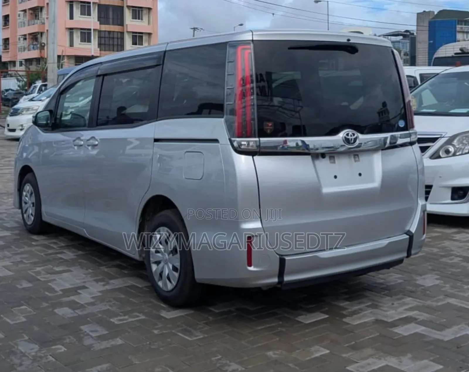 Toyota Noah 2018 Silver
