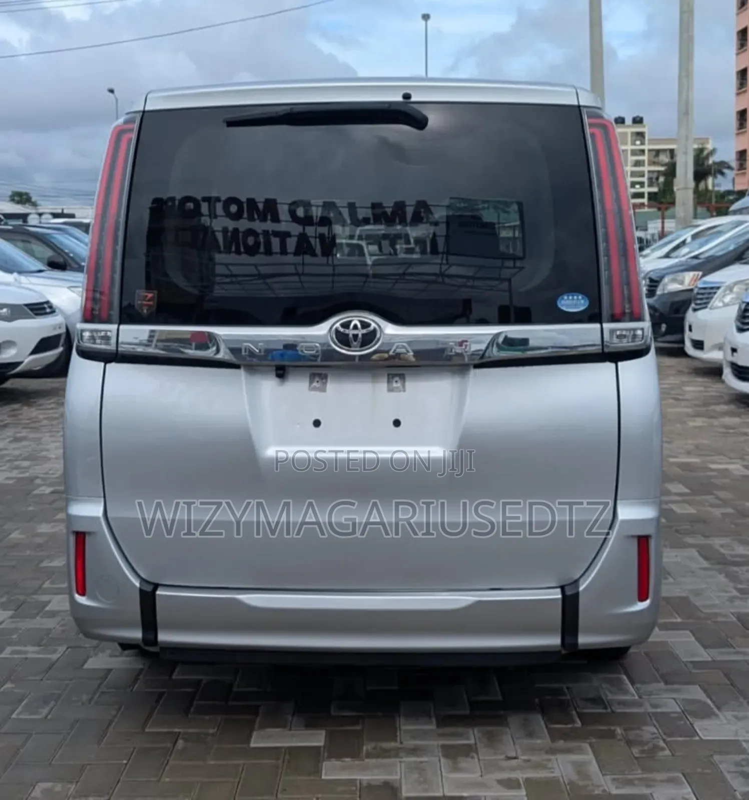 Toyota Noah 2018 Silver