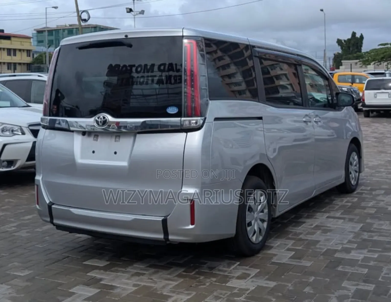 Toyota Noah 2018 Silver