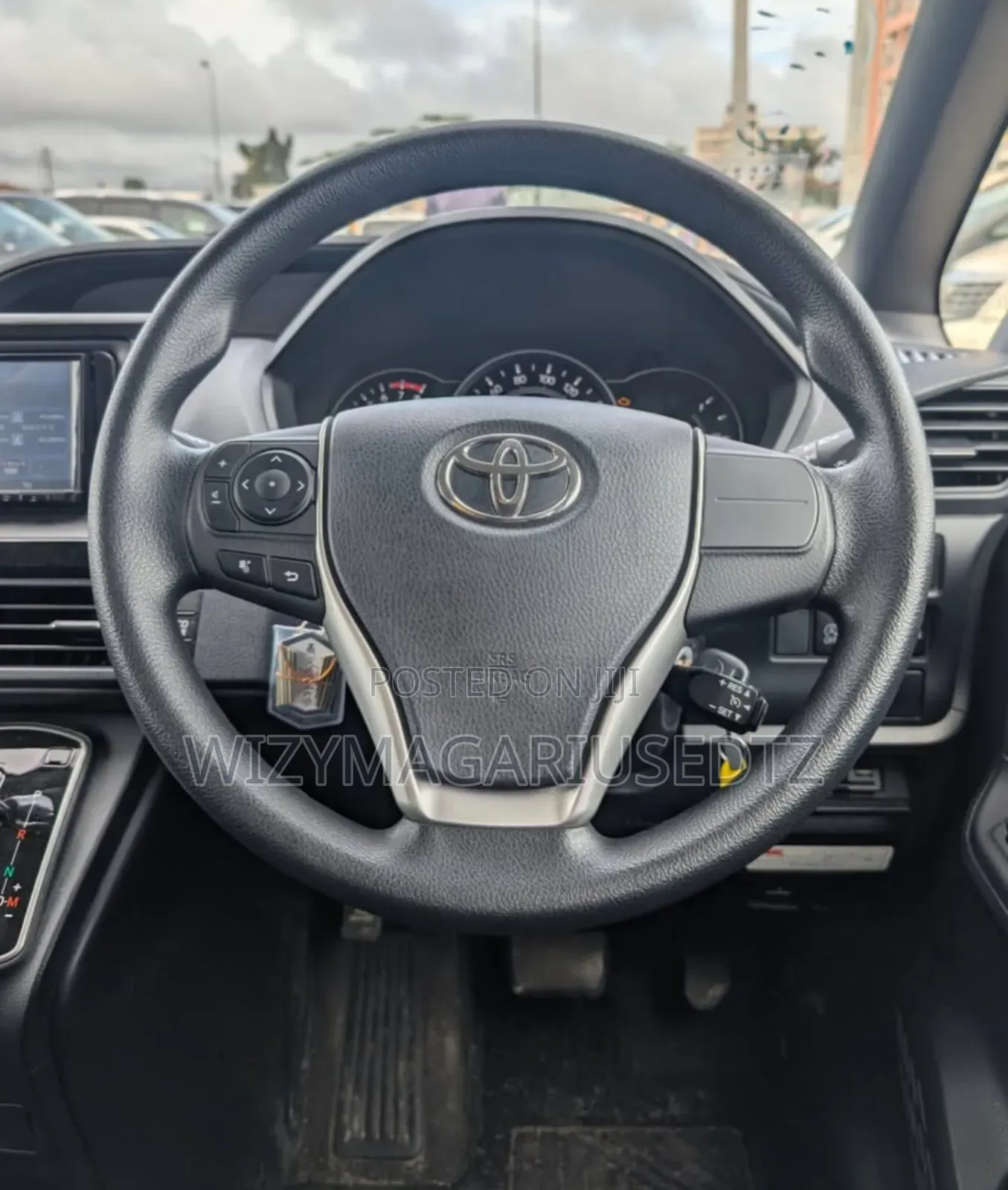 Toyota Noah 2018 Silver