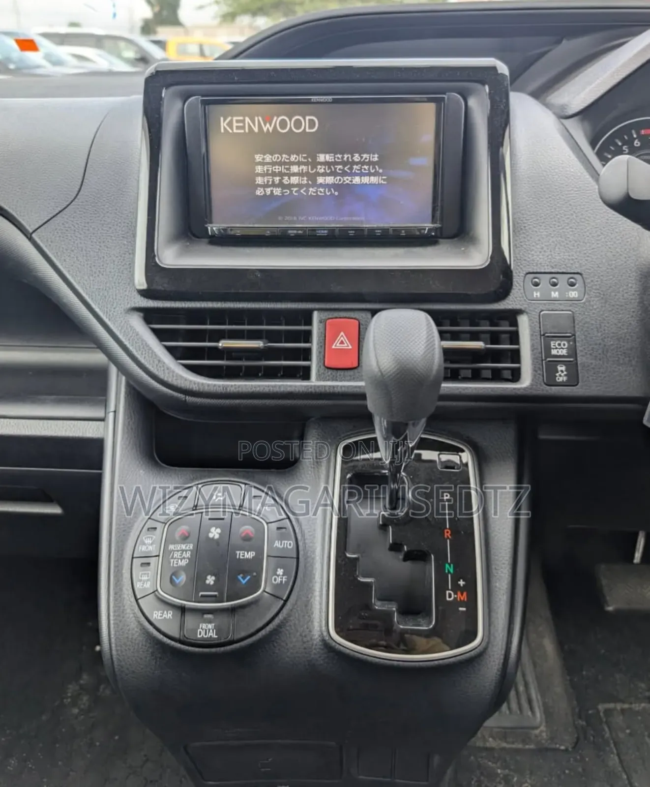 Toyota Noah 2018 Silver