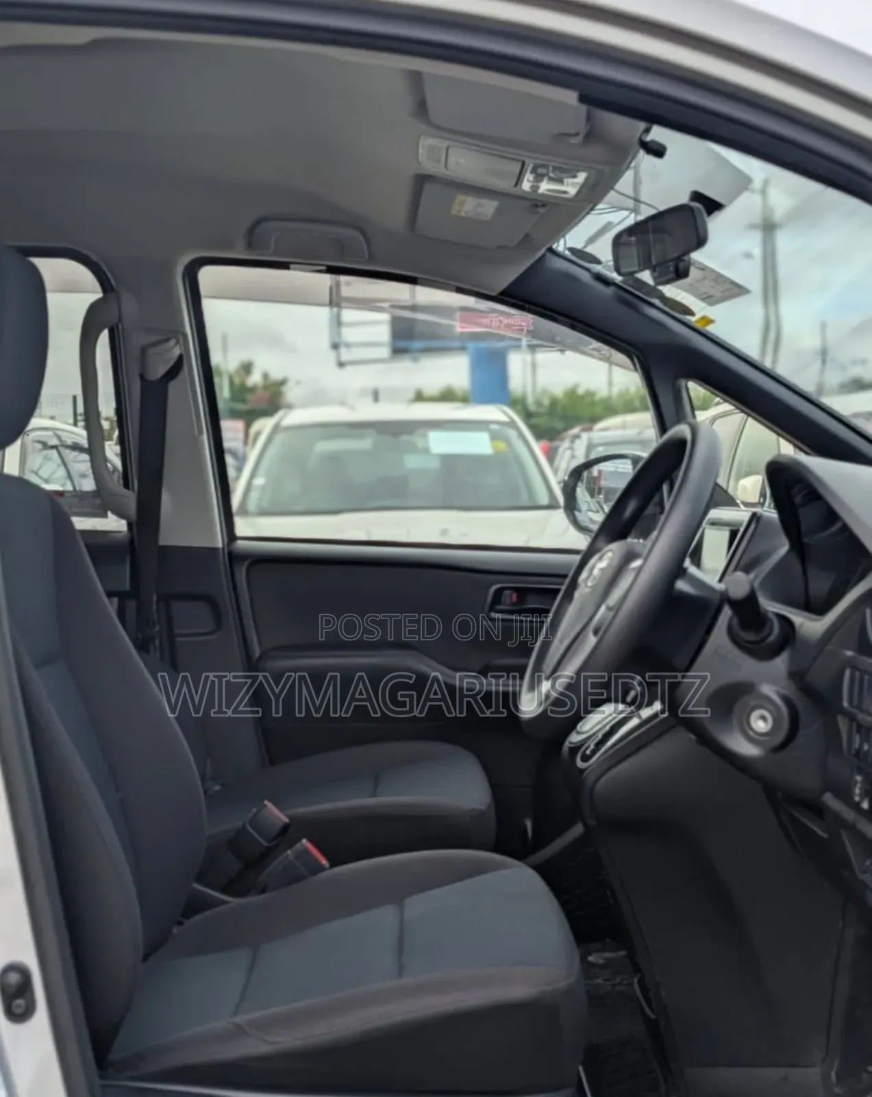 Toyota Noah 2018 Silver