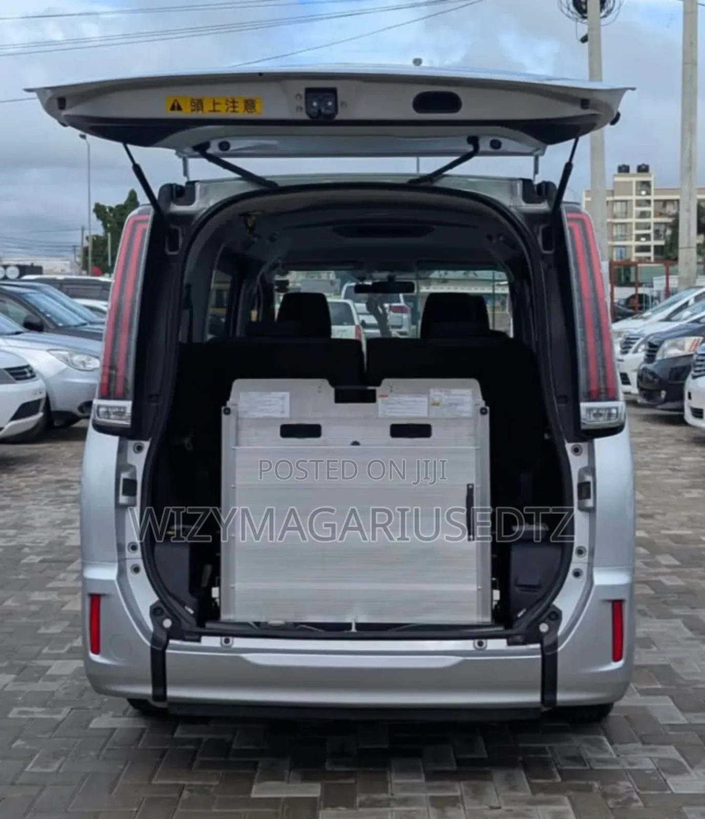 Toyota Noah 2018 Silver