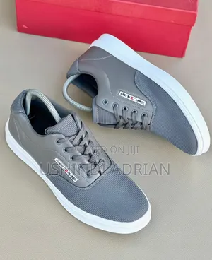 Viatu Mpya Kabisa–Tommy Classic