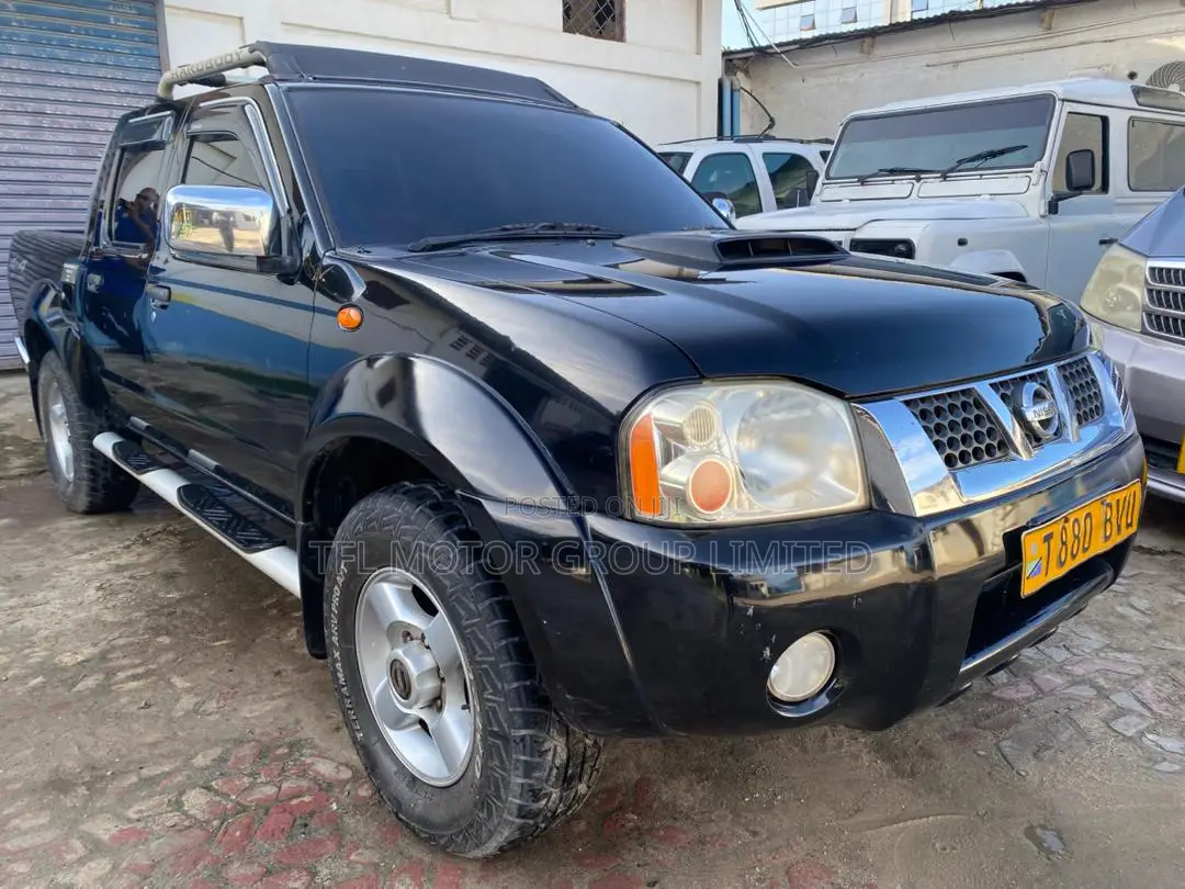 Nissan NP300 2011 Black