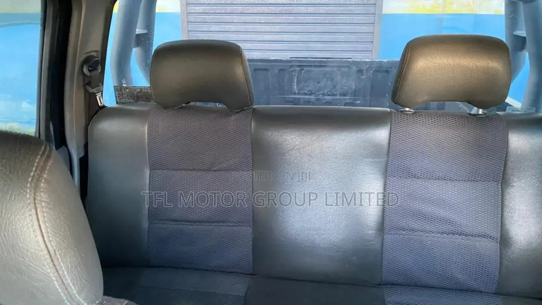 Nissan NP300 2011 Black
