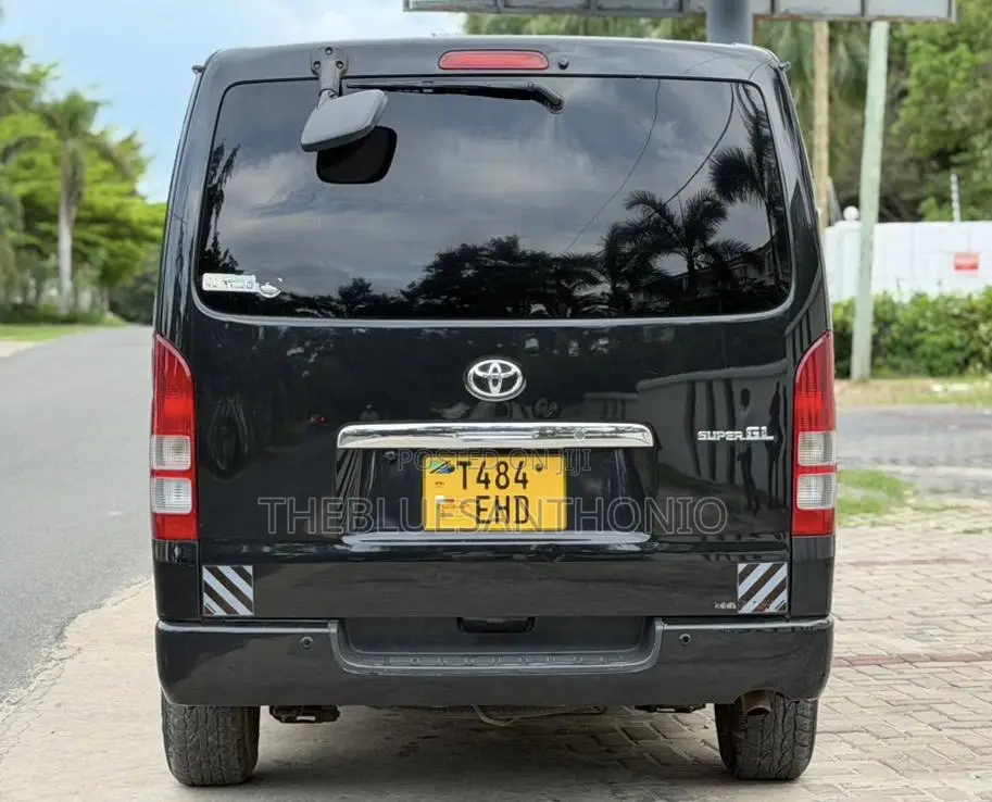 Toyota HiAce 2009 Black