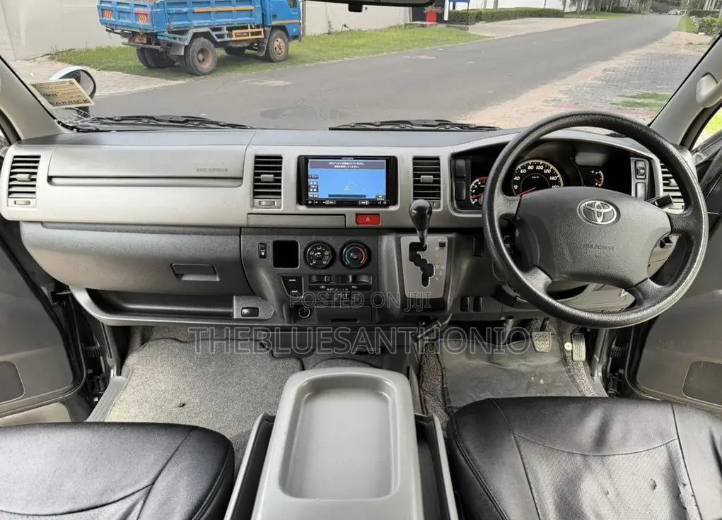 Toyota HiAce 2009 Black