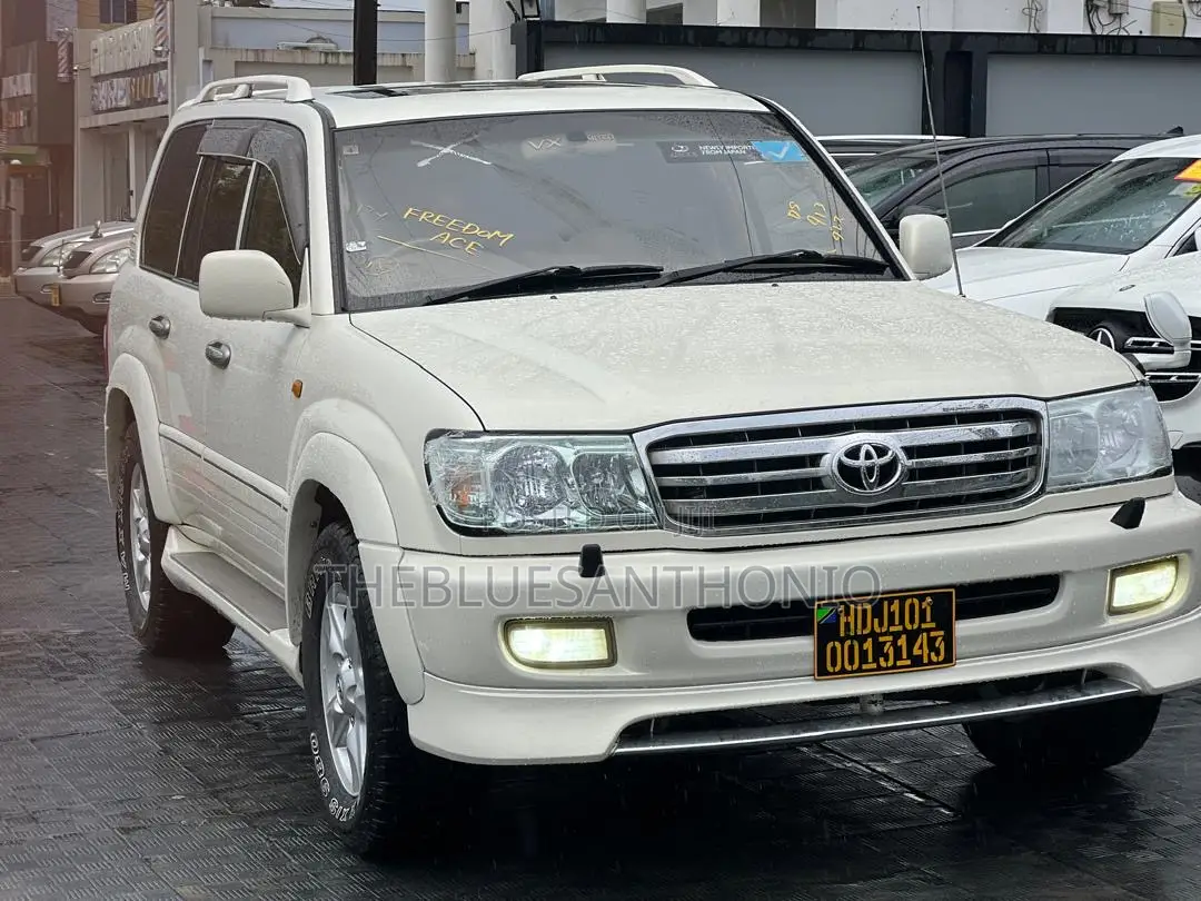 Toyota Land Cruiser 2001 White