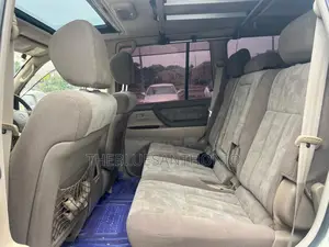 Toyota Land Cruiser 2001 White