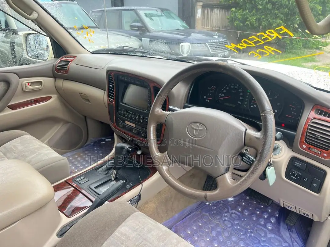 Toyota Land Cruiser 2001 White