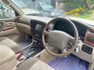 Toyota Land Cruiser 2001 White