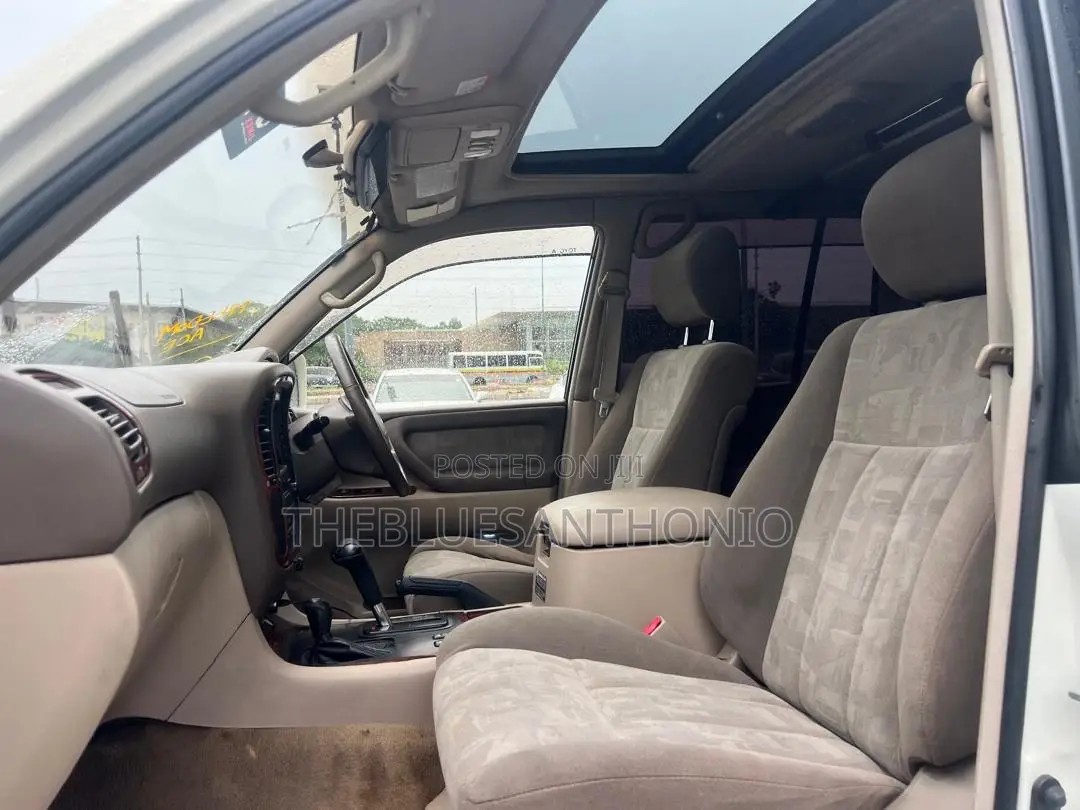 Toyota Land Cruiser 2001 White