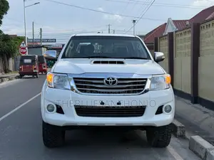 Toyota Hilux 2013 White