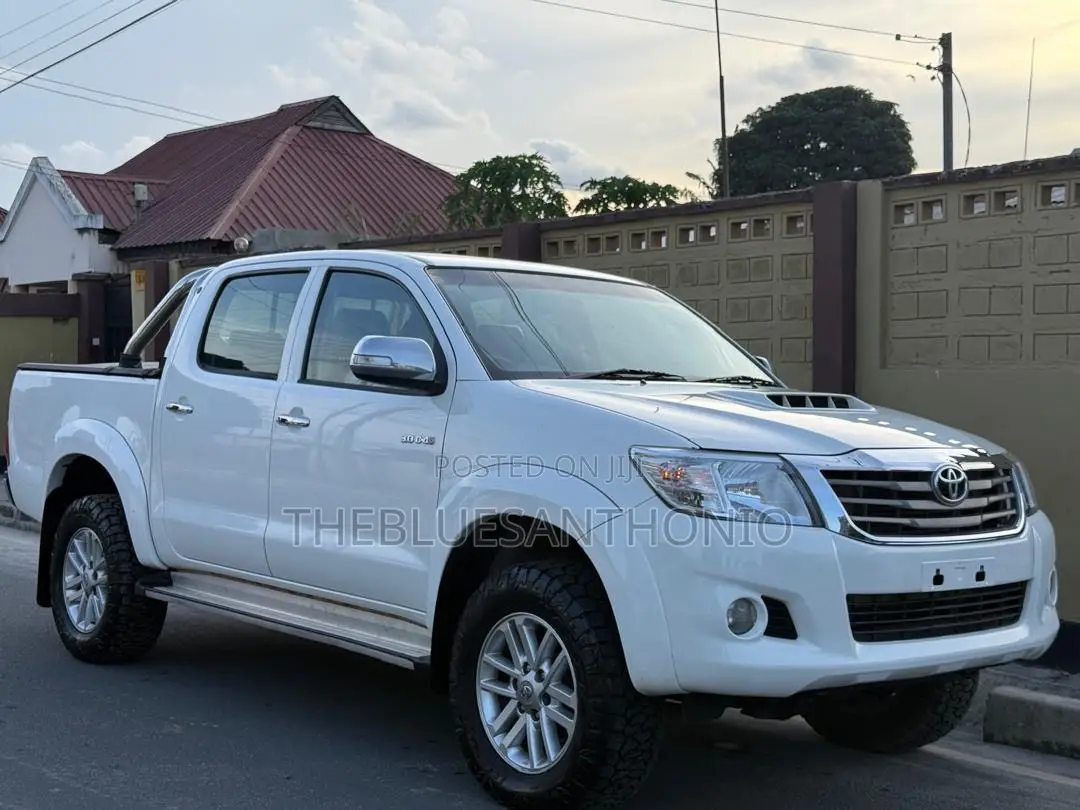 Toyota Hilux 2013 White