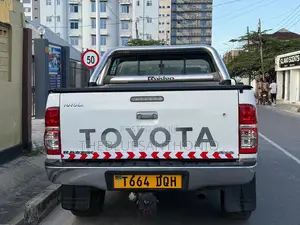 Toyota Hilux 2013 White