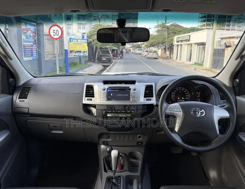 Toyota Hilux 2013 White