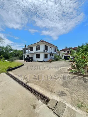 6bdrm House in Mikochen, Mikocheni for sale