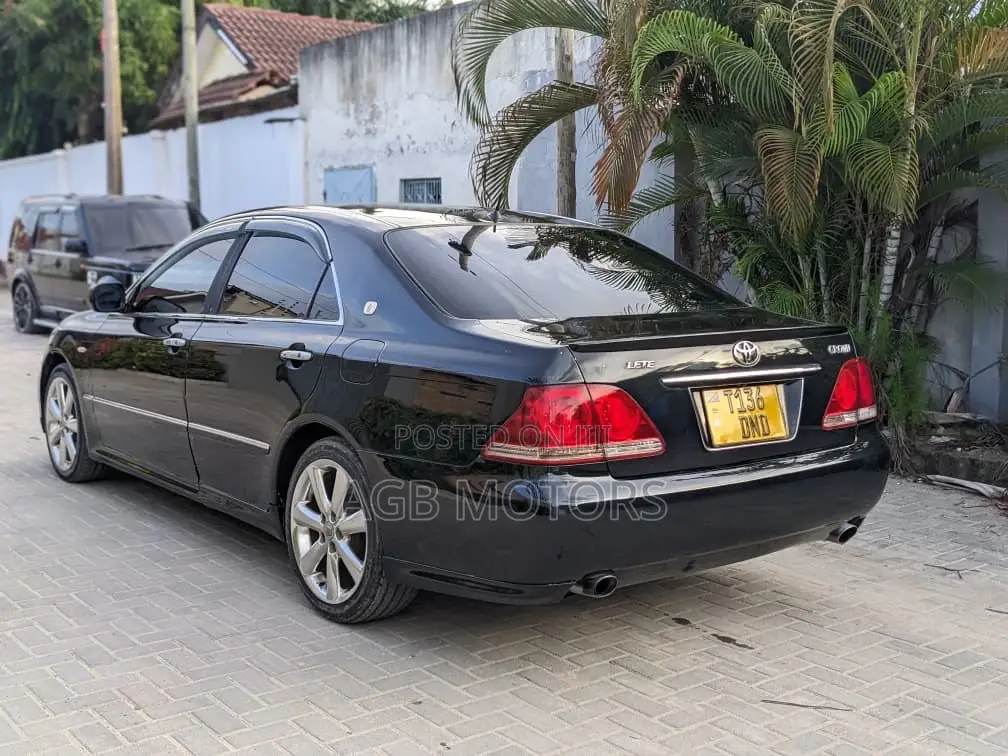 Toyota Crown 2005 Black