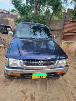 Toyota Hilux 2002 Blue