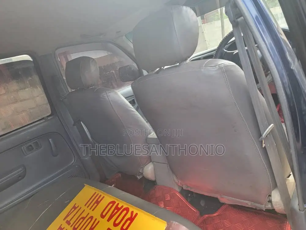 Toyota Hilux 2002 Blue