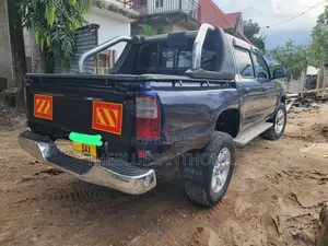 Toyota Hilux 2002 Blue