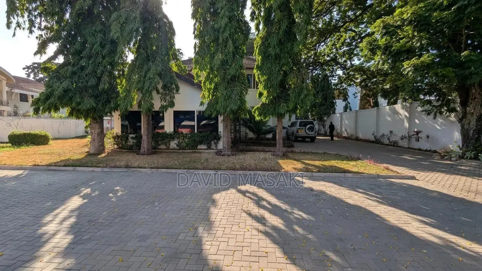 13 Rooms Office Building for Rent in Regent Estate Near Morocco Square