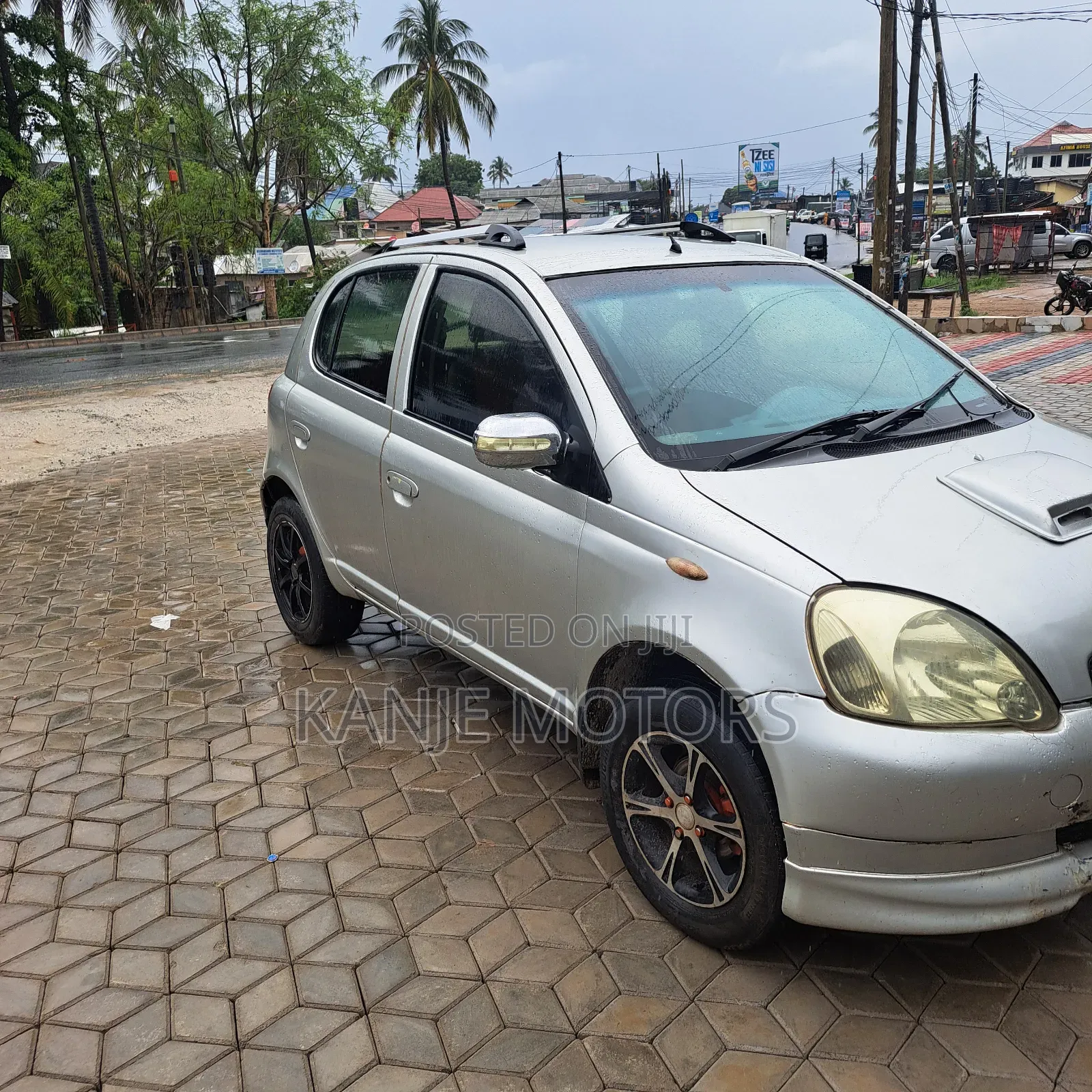 Toyota Vitz 2003 Silver