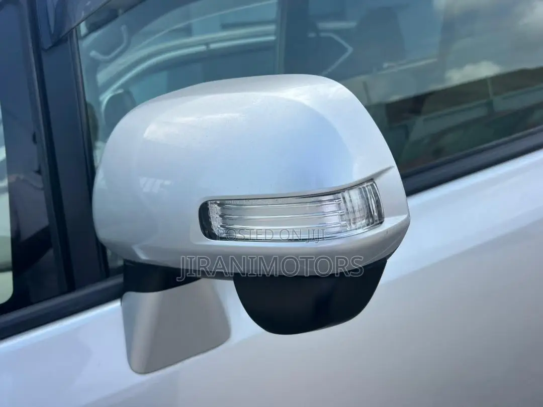 Toyota Noah 2009 Silver