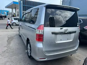 Toyota Noah 2009 Silver