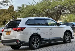 Mitsubishi Outlander 2015 White