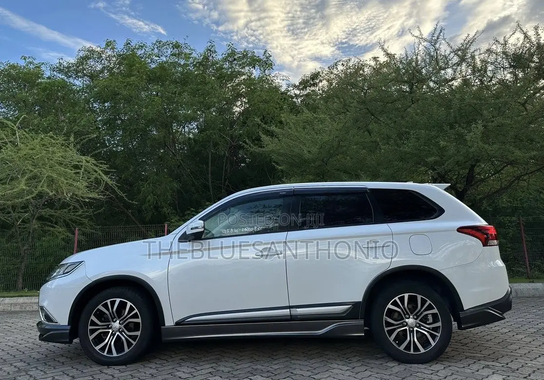 Mitsubishi Outlander 2015 White