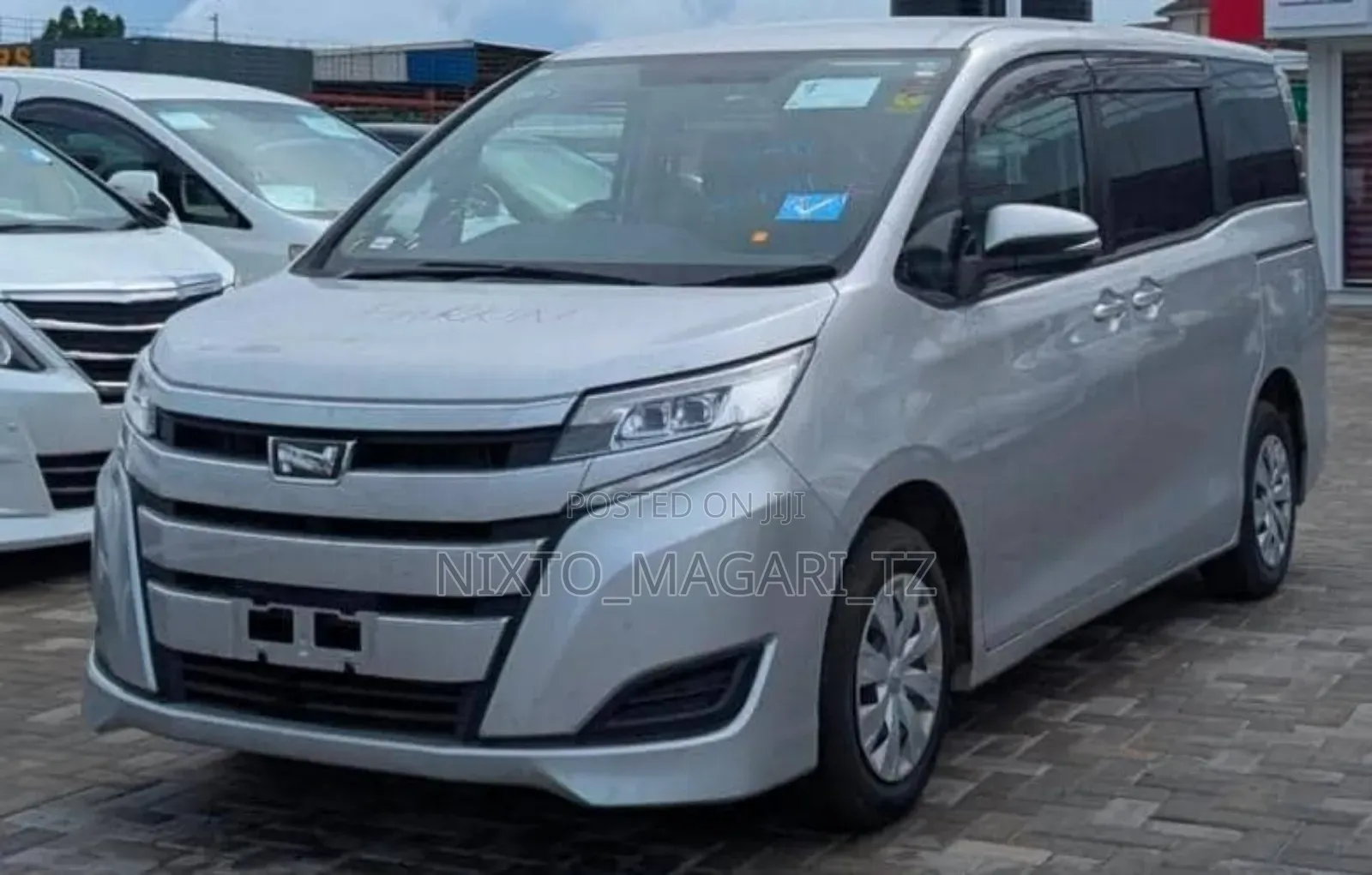 Toyota Noah 2018 Silver