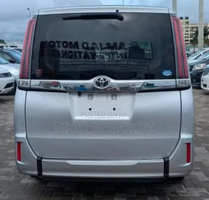 Toyota Noah 2018 Silver