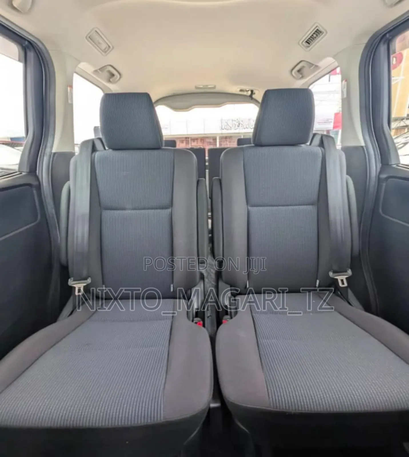 Toyota Noah 2018 Silver