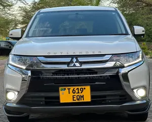 Mitsubishi Outlander 2015 White