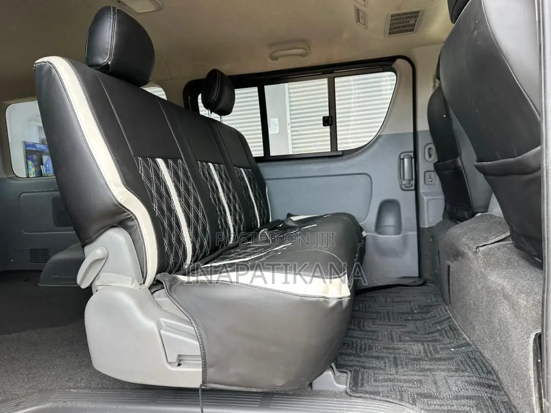 Toyota HiAce 2005 Black