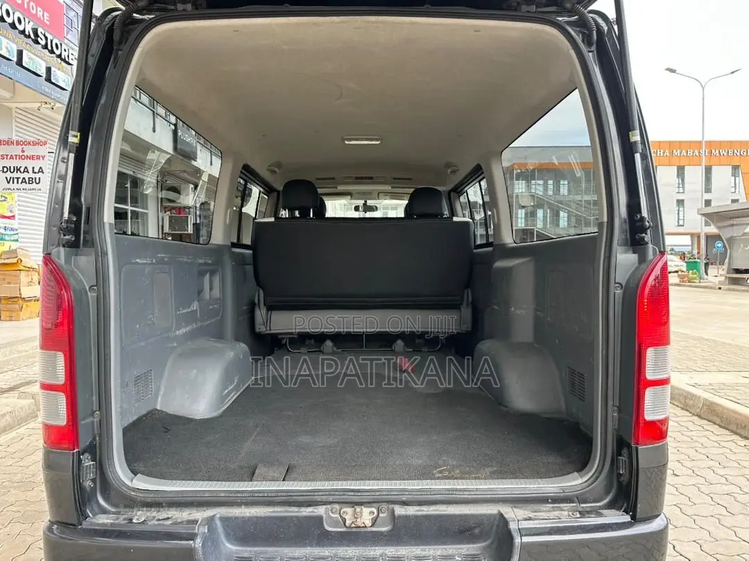 Toyota HiAce 2005 Black