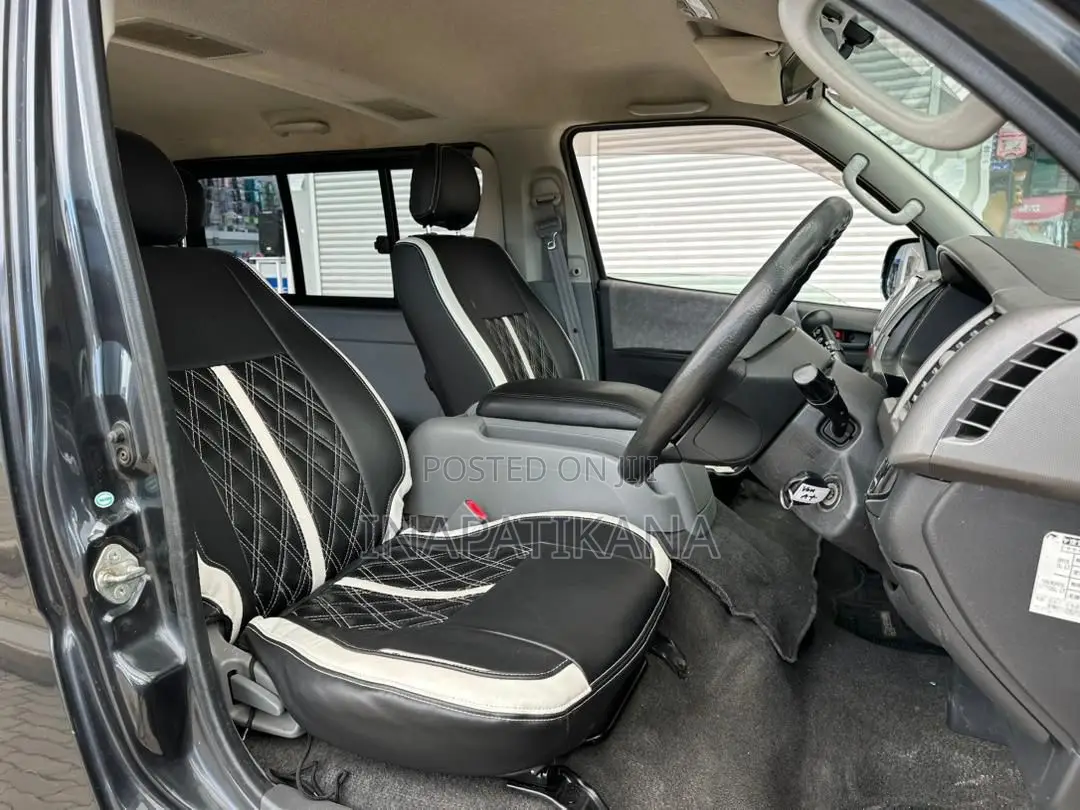 Toyota HiAce 2005 Black