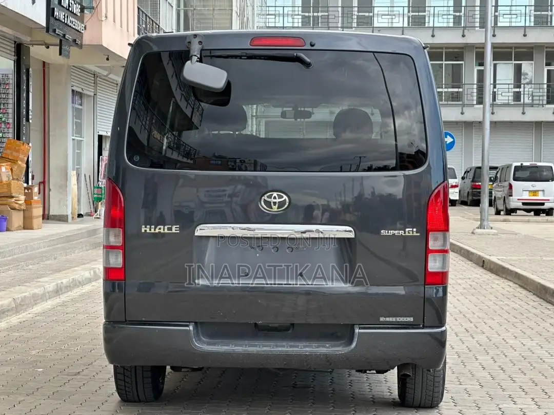 Toyota HiAce 2005 Black
