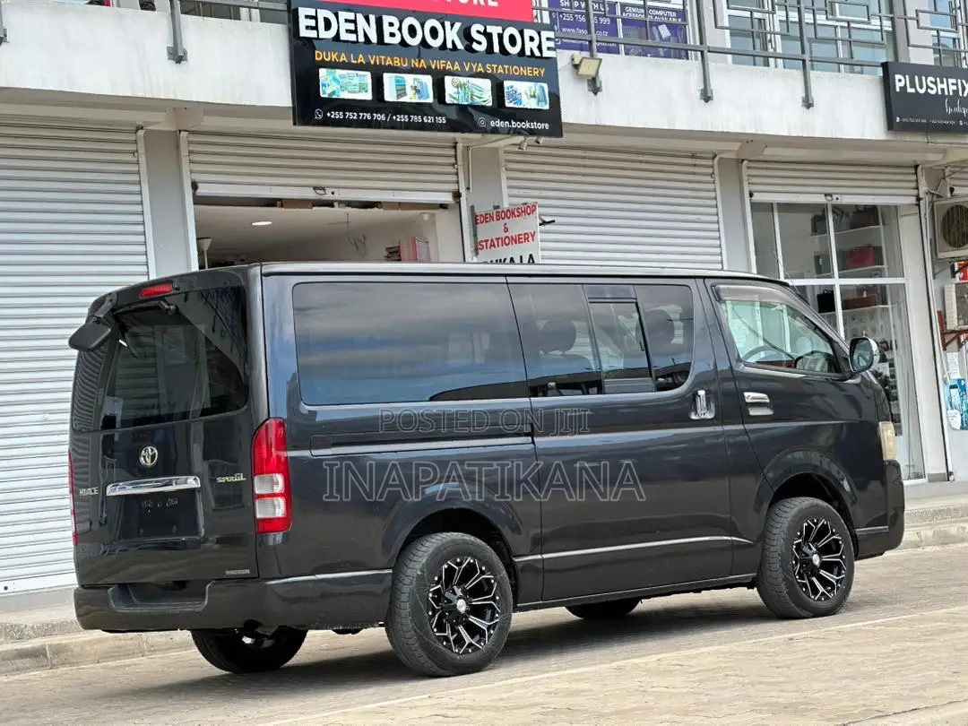 Toyota HiAce 2005 Black