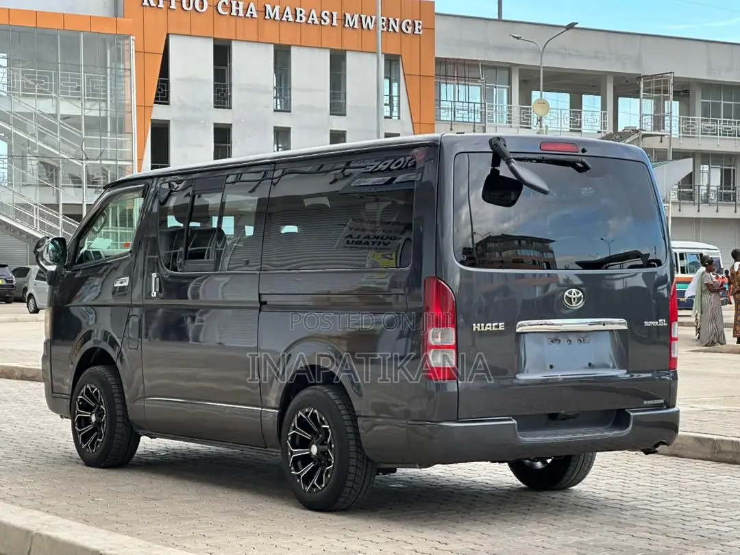 Toyota HiAce 2005 Black