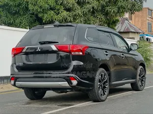 Mitsubishi Outlander 2015 Black