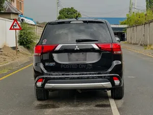 Mitsubishi Outlander 2015 Black