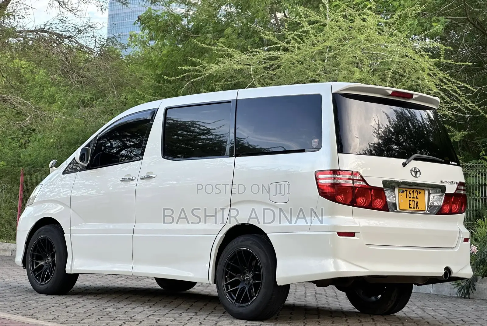 Toyota Alphard 2.4 Petrol FWD 2006 White